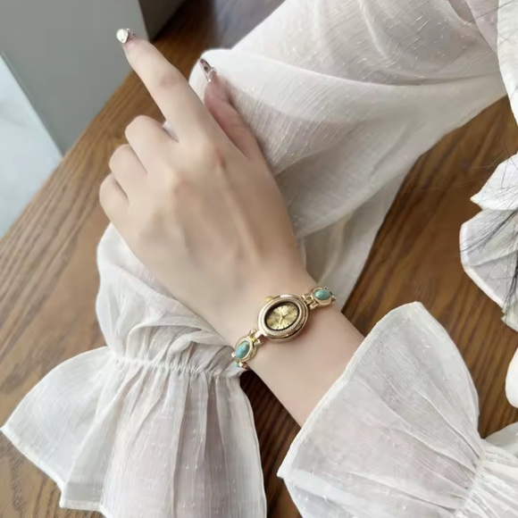 Vintage Green Turquoise Oval Gold Bracelet Watch - Picture 6 of 7